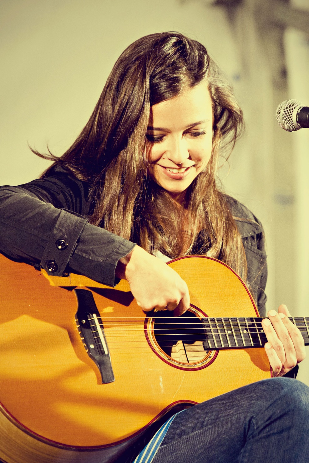 Severa Gjurin: Vokalni večer avtorske glasbe