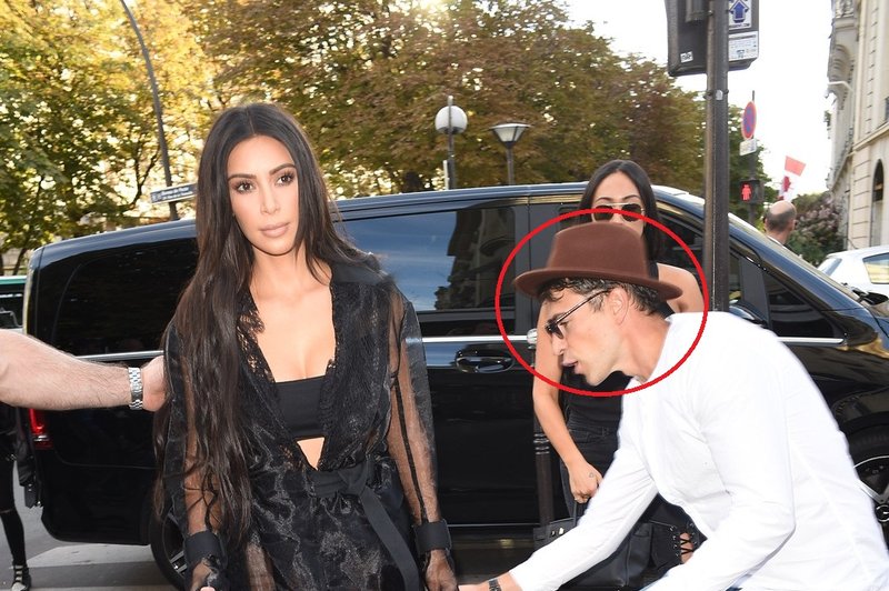 Po Gigi Hadid je bil poljuba na zadnjico deležna še Kim Kardashian (foto: Profimedia)