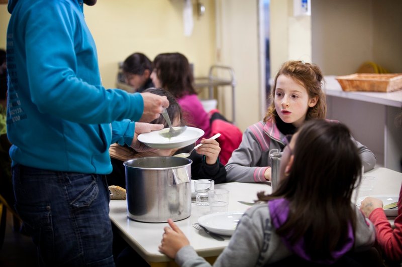 Drobtinica 2016: Topel obrok za otroke! (foto: profimedia)