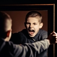 Nasilje med domačimi stenami: Ko starša udari otrok!