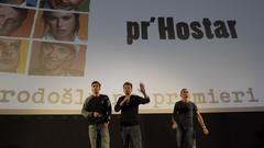 Satirična komedija Pr'Hostar razprodala premiero