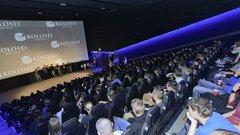 Satirična komedija Pr'Hostar razprodala premiero