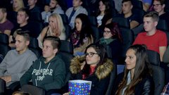 Satirična komedija Pr'Hostar razprodala premiero