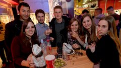 Satirična komedija Pr'Hostar razprodala premiero