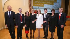 Z leve: Janez Škrabec, Franci Pliberšek, Ingrid Kikl, Katja Kraškovic, Tanja Skaza, Rok Koželj, Marjana Merkač Skok in Sandi Češko