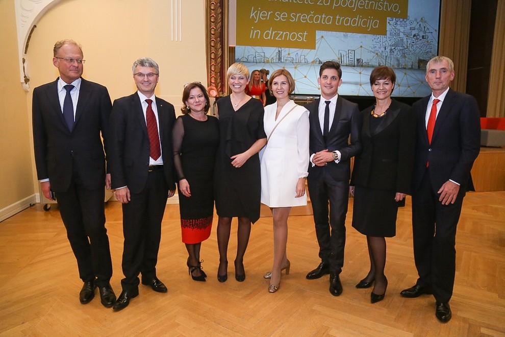 Z leve: Janez Škrabec, Franci Pliberšek, Ingrid Kikl, Katja Kraškovic, Tanja Skaza, Rok Koželj, Marjana Merkač Skok in Sandi Češko