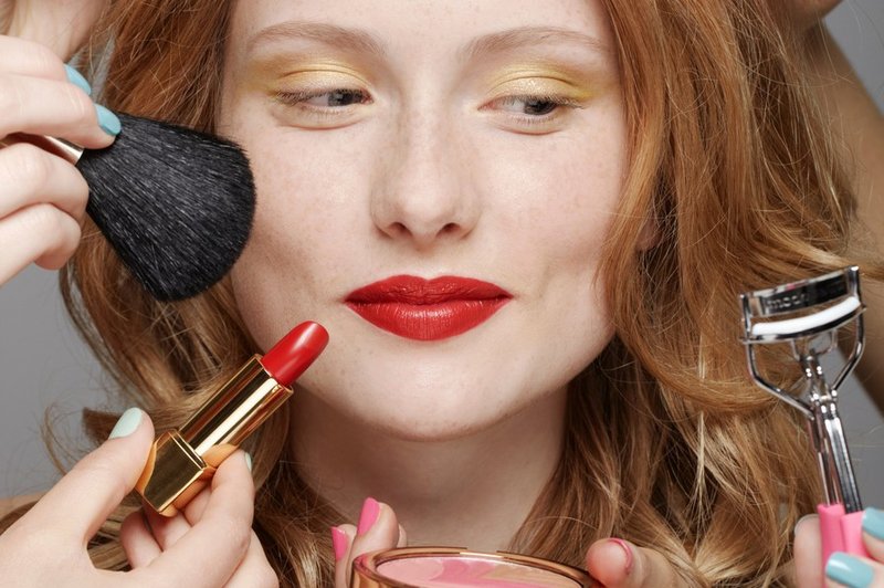 Ni prave dame brez rdeče šminke (foto: profimedia)