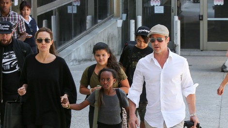 Joliejeva bo dobila skrbništvo, Pitt pa bo otroke lahko obiskoval