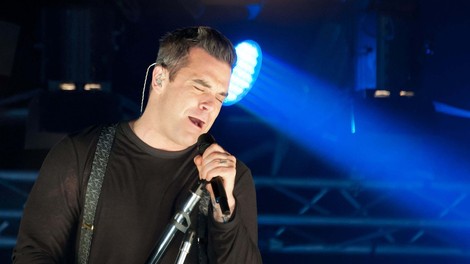 Robbie Williams se bo na svoji turneji ustavil tudi v Celovcu