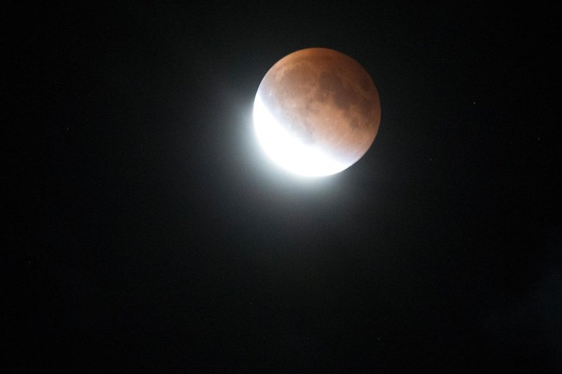 Ponedeljkovo nebo bo razsvetljevala super luna! (foto: profimedia)