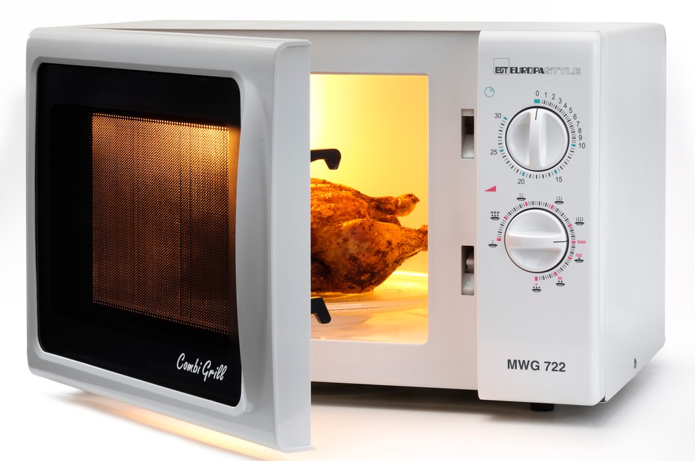 Preden v strahu za zdravje vržete iz svoje kuhinje mikrovalovno pečico, si preberite še tole! (foto: profimedia)