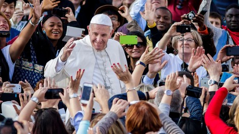 Papež zaradi tvita pomotoma postal oboževalec nogometnih svetnikov