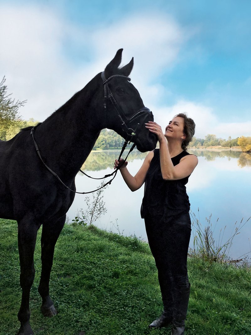Natalie C. Postružnik: "Konj je fascinantna žival!" (foto: Mina Jereb, osebni arhiv in Shutterstock)