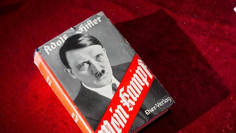Med 10 najbolj priljubljenih knjig italijanskih dijakov tudi Hitlerjev Moj boj!