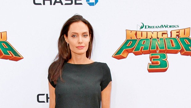 Angelina je že 
večkrat polnila 
tabloide zaradi 
svoje nezdrave 
vitkosti, ki naj 
bi bila tokrat 
posledica ločitve 
od Brada Pitta.  (foto: Profimedia)