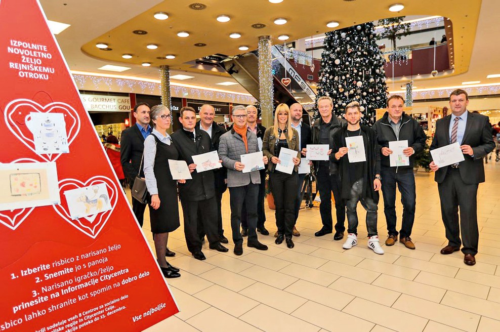 Ambasadorji dobrote (z leve): David Stupica (podžupan občine Šmarje pri Jelšah), Breda Kolar (podžupanja občine Velenje), Marko Diaci (župan občine Šentjur), Miran Gorinšek (župan občine Slovenske Konjice), Franjo Bobinac (Gorenje), Robert Čehovin (podžupan občine Žalec), Darja Lesjak (Citycenter Celje), Boštjan Brantuša (SES Slovenija), Marjan Mačkošek (Štore Steel), Klemen Bunderla, Franc Zdolšek (župan občine Laško), Sebastijan Roudi (ECE)  (foto: arhiv lady)