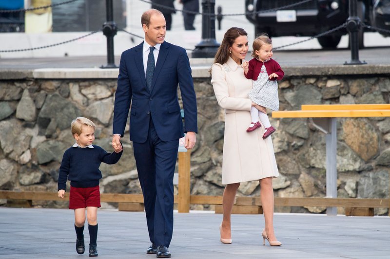 Princ William in vojvodinja Kate za božič ne bosta s kraljico! (foto: Profimedia)
