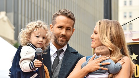 Igralca Ryan Reynolds in Blake Lively sta javnosti prvič pokazala svoji hčerki