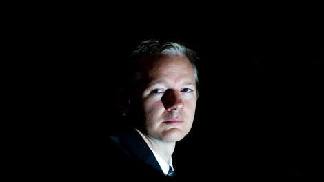 Assange za Fox News: Rusi se niso vpletali v ameriške volitve, se je pa vpletal Obama!
