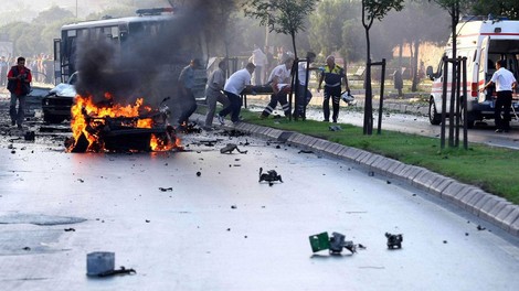 Turčija, Izmir: Najmanj deset ranjenih po eksploziji v bližini sodišča!