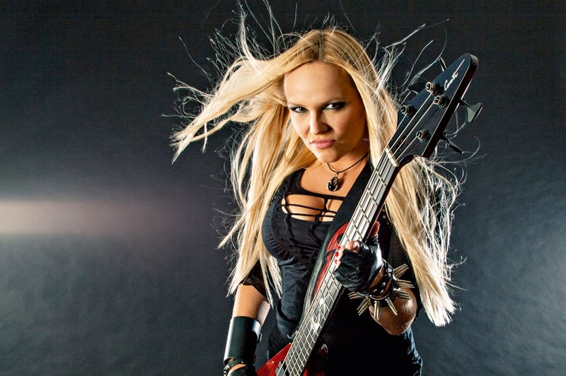 Basistka Saša Zagorc (Hellcats) je v Kanadi postala metalka meseca (foto: S.P.)