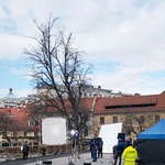 Prva lokacija 
snemanja že 
5. sezone Ene 
žlahtne štorije je bil 
Mesarski most v 
Ljubljani, kjer se je 
trlo mimoidočih. (foto: Planet TV, osebni arhiv)