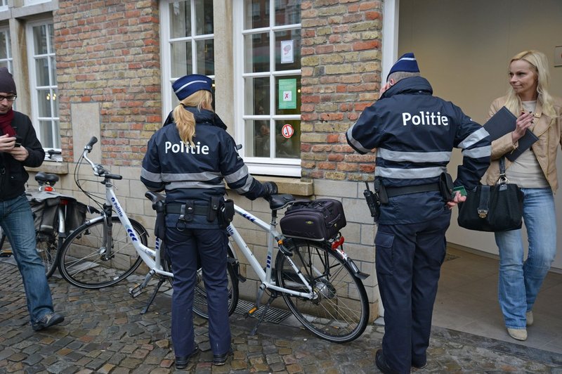 Bruselj: Trije opiti policisti so se morali zagovarjati pred lastnimi kolegi! (foto: profimedia)