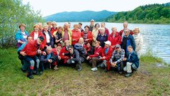 Alenka Veber rada razkaže 
domače kraje starejšim in upokojencem.
