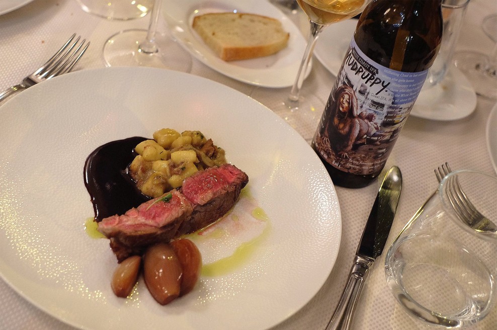 Dvoboj pri JB-ju: pivo vs vino! (foto: Odprta Kuhna)