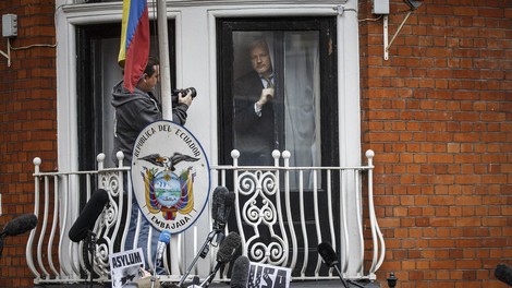Ameriške oblasti so Assangea obtožile še vohunstva
