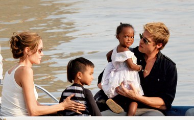Biološka mama Zahare Jolie-Pitt želi stopiti v stik z njo