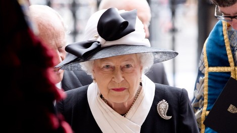 V Buckinghamski palači razkrili, kaj je za 90. rojstni dan dobila kraljica