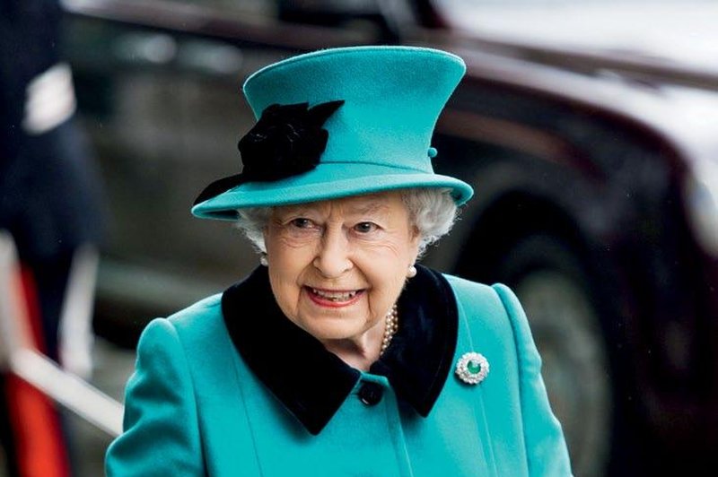 Kraljica  Elizabeta II. naj bi v treh letih predala prestol sinu (foto: Profimedia)