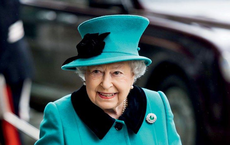 Kraljica  Elizabeta II. naj bi v treh letih predala prestol sinu (foto: Profimedia)
