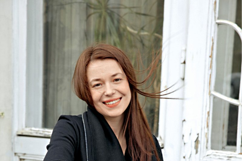 Igralka Nina Ivanišin je ponosna na svoje obline (foto: Helena Kermelj)
