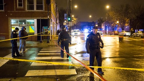 V nasilju tolp v Chicagu ubit dveletni deček, Trump grozi z zvezno policijo!
