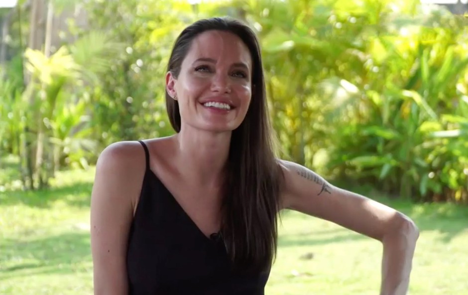 Angelina Jolie že pozabila na Brada Pitta, zdaj srečna v objemu drugega (foto: profimedia)