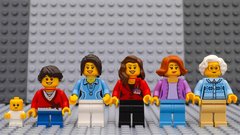 Znamenite ženske iz Nasine zgodovine odslej tudi kot figurice Lego!