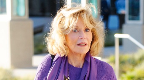 Jane Fonda: Posiljena kot deklica