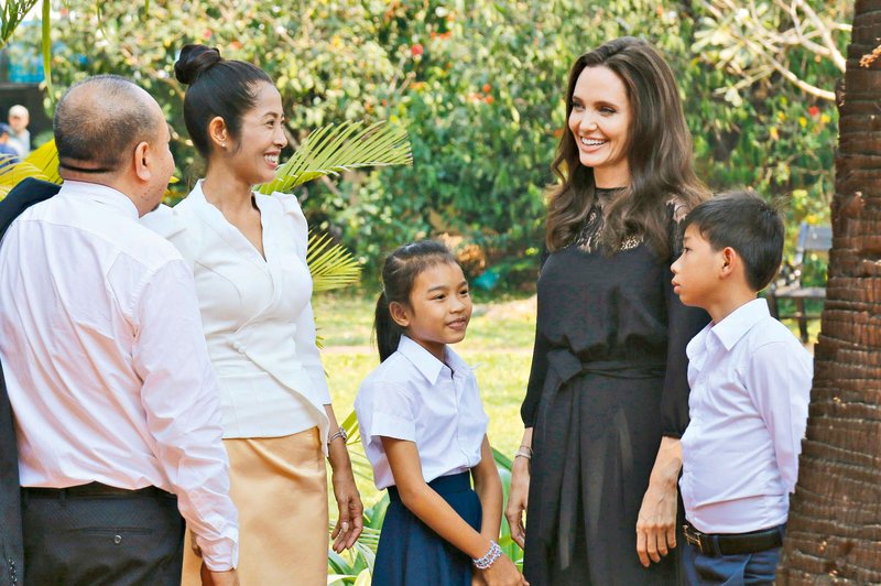 Angelina Jolie: Se bo preselila v Kambodžo? (foto: Profimedia)