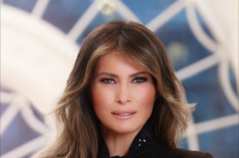 Uradni portret prve dame Melanie Trump že buri duhove! (foto: profimedia)