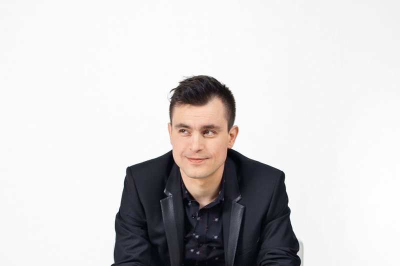 Omar Naber: »Rad pomagam mladim ustvarjalcem.« (foto: Petra Hlebeš)