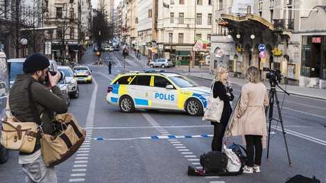 Kaos v Stockholmu: tovornjak zapeljal v množico ljudi! Več mrtvih in veliko ranjenih!