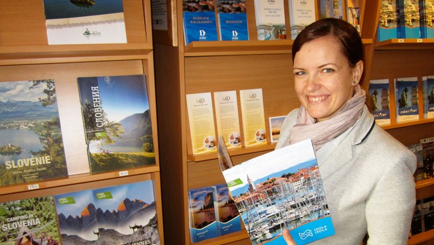 Voditeljica Lara Pirc: Polna turističnega znanja (foto: Alpe)