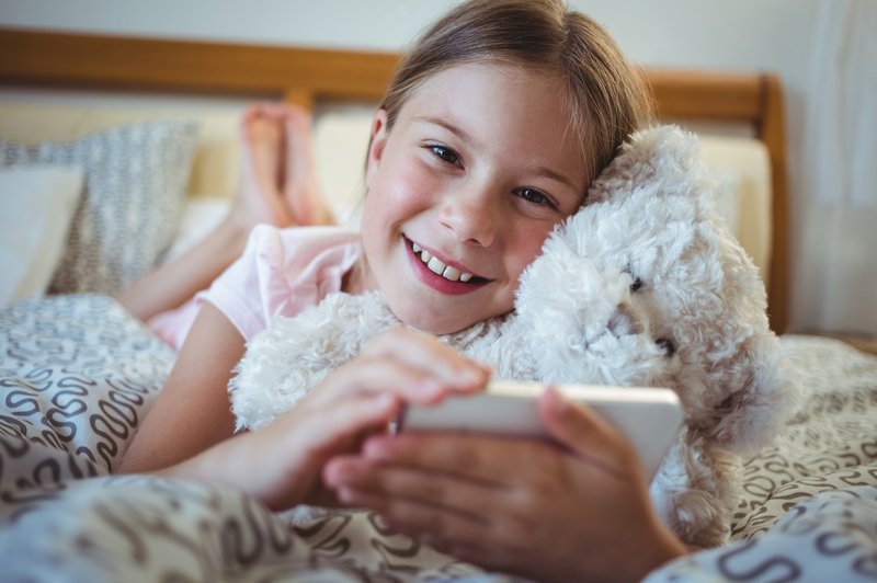 Pozor, študija! Otroci, ki uporabljajo naprave na dotik, naj bi spali manj! (foto: profimedia)