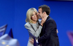 Ljubezenska zgodba francoskega predsednika in njegove soproge: Starostna razlika jima ni mogla do živega
