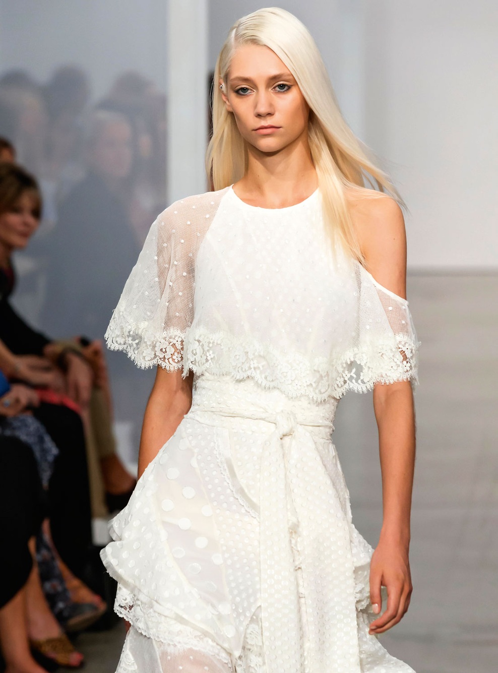 Volani in čipke na vsakem koraku