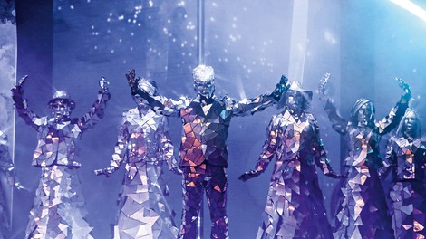 The Mirror Family s svojimi kostumi navdušili v Celju