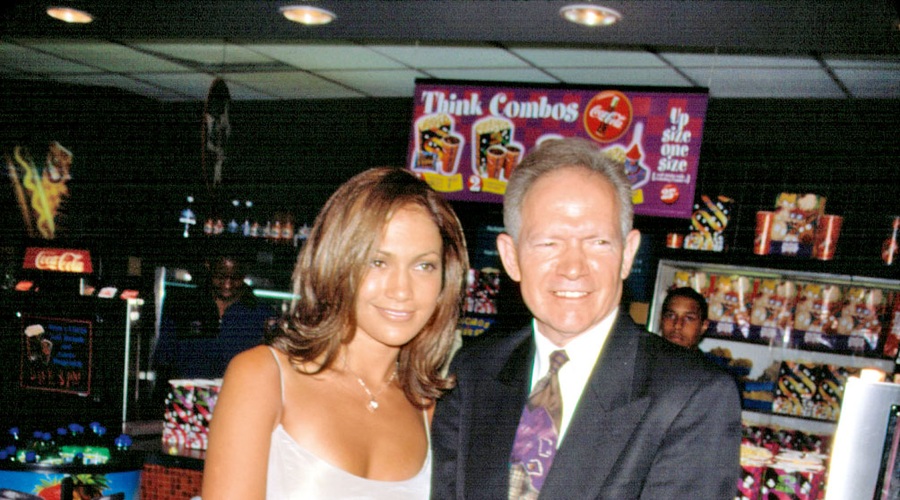 Oče Jennifer Lopez bankrotiral zaradi scientologije (foto: profimedia)