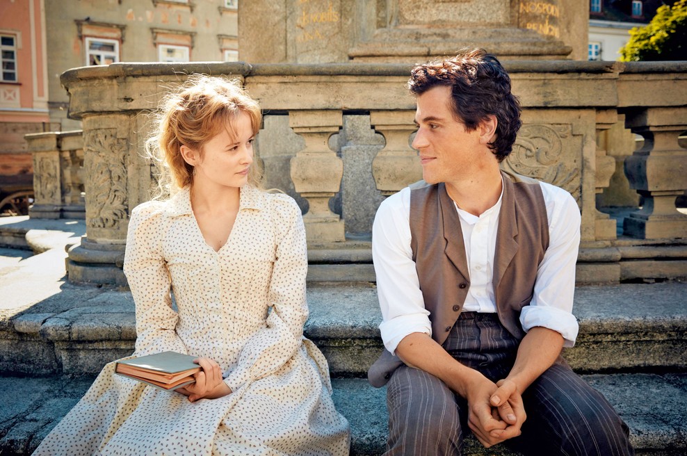 Za Geoffreyja Rusha je vloga Einsteina velik izziv (foto: National Geographic)